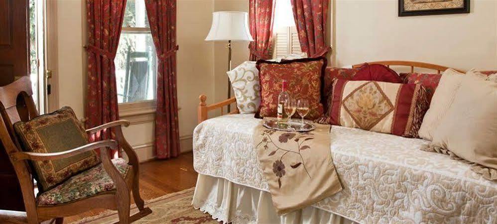 Bed & Breakfast Brickhouse 3*